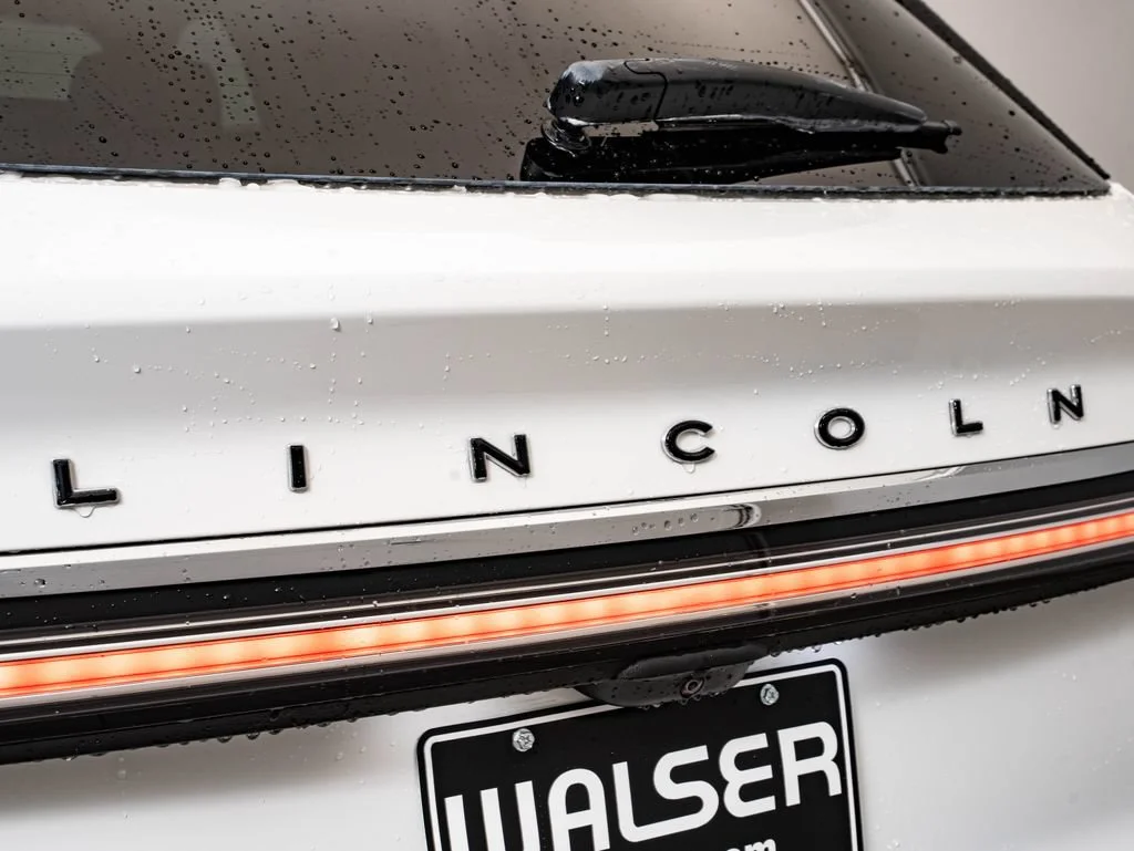 Used 2023 Pristine White Metallic Tri-Coat Lincoln Black Label image 17