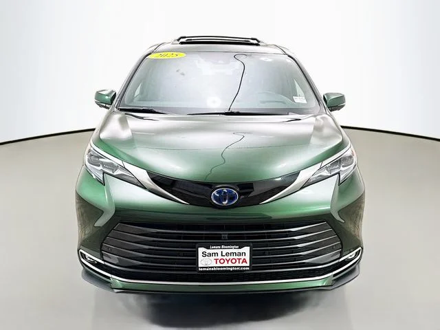 Used 2025  Toyota Platinum image 2