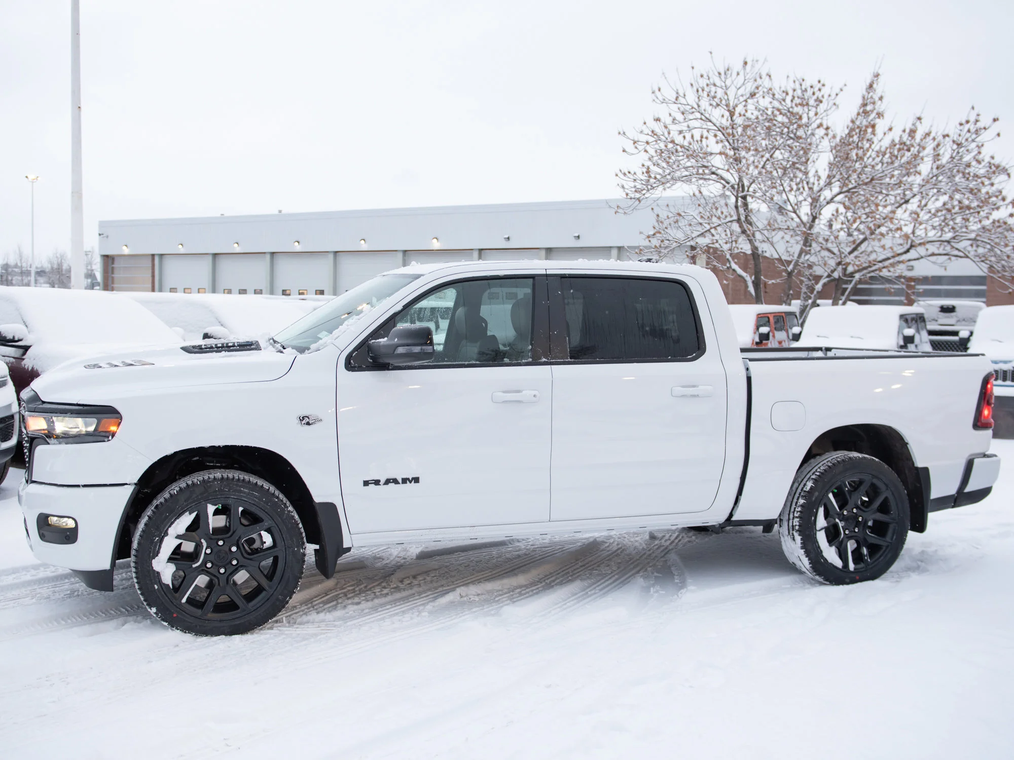 New 2026 White RAM Sport* HEMI V8 image 3