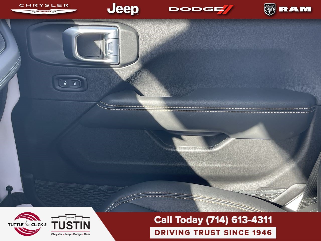New 2026 Bright White Clear-Coat Exterior Paint Jeep Sahara image 21