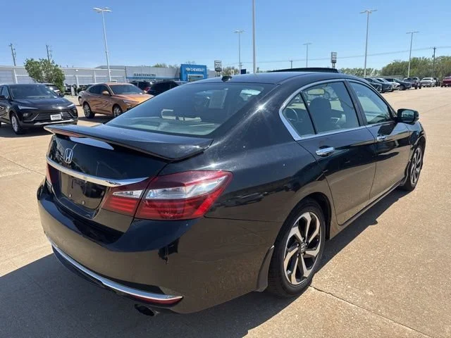 Used 2016 Black Honda EX-L image 3