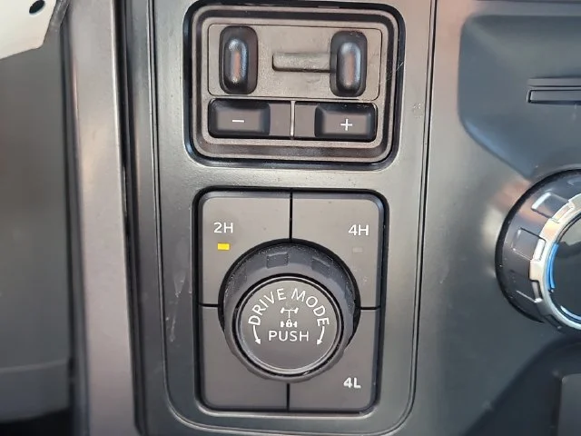 Used 2025 Gray Ford XLT image 27