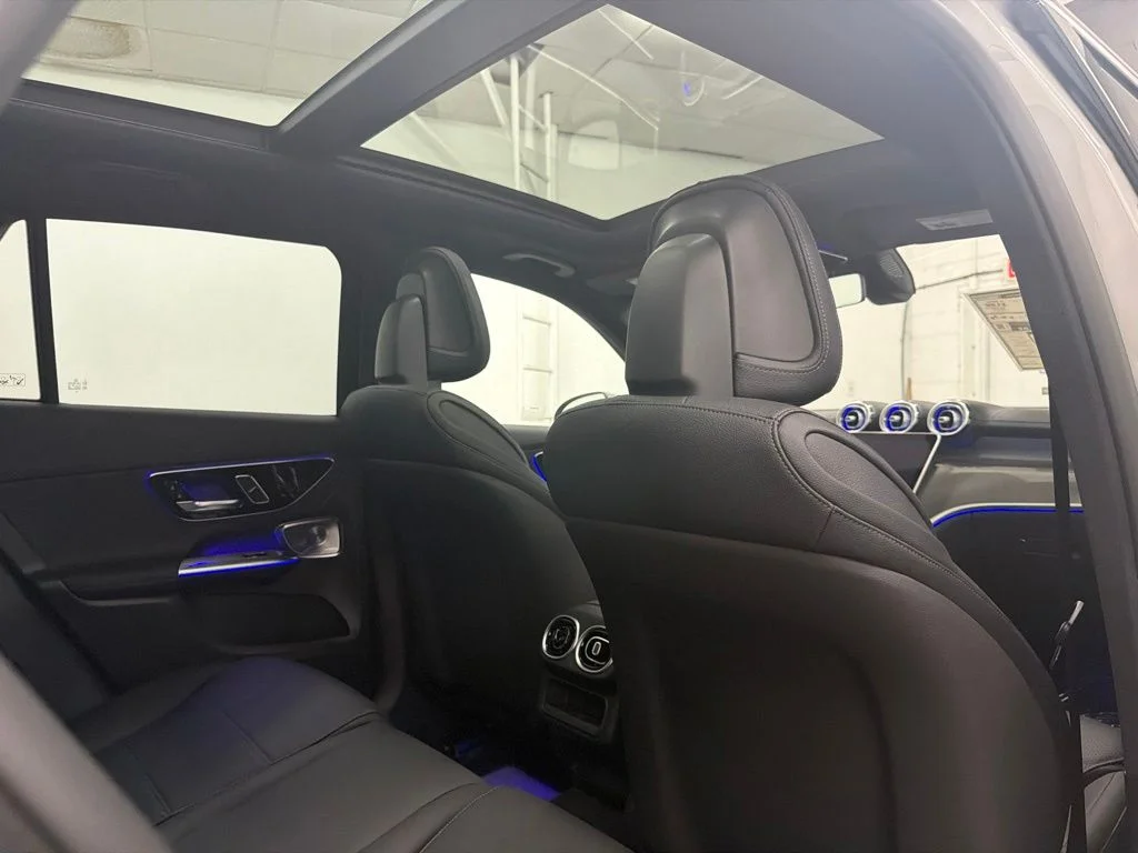 New 2027 White Mercedes-Benz GLC 300 image 29
