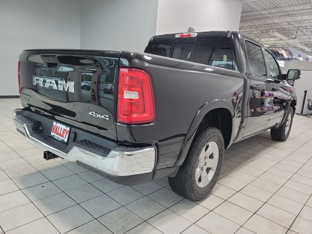 New 2026 Diamond Black Crystal Pearlcoat RAM Big Horn/Lone Star image 8