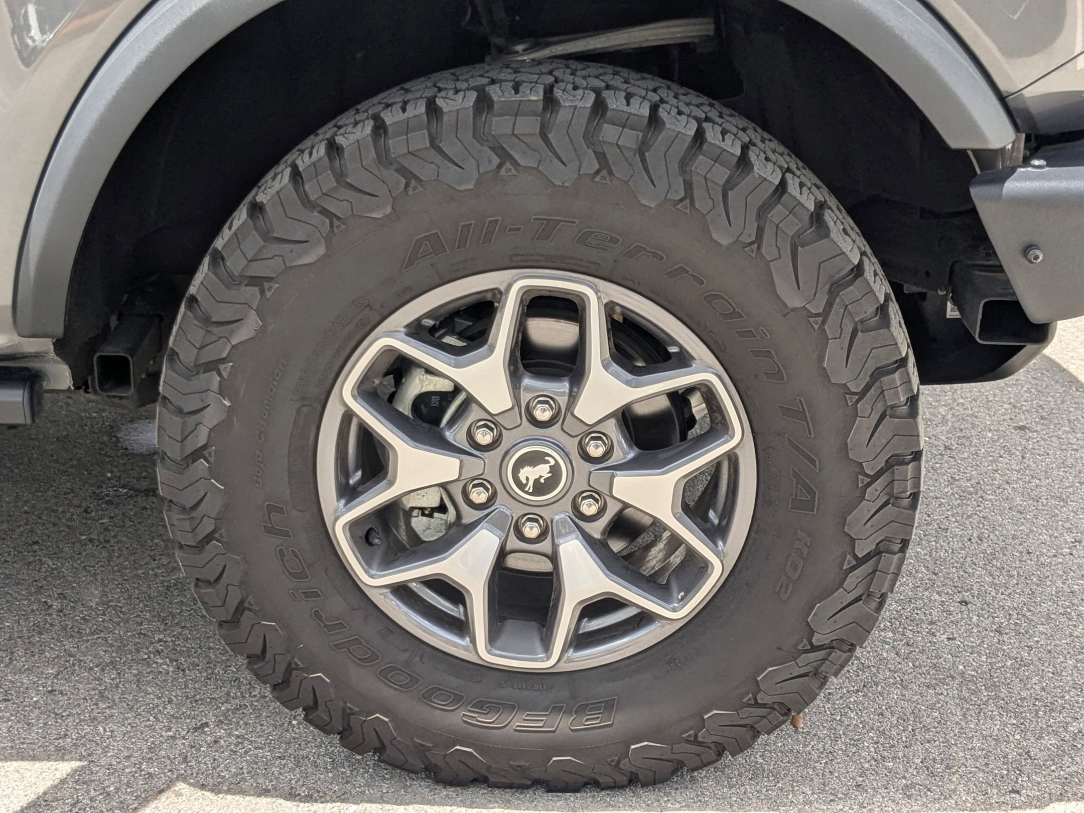 Used 2024 Gray Metallic Ford Badlands image 29