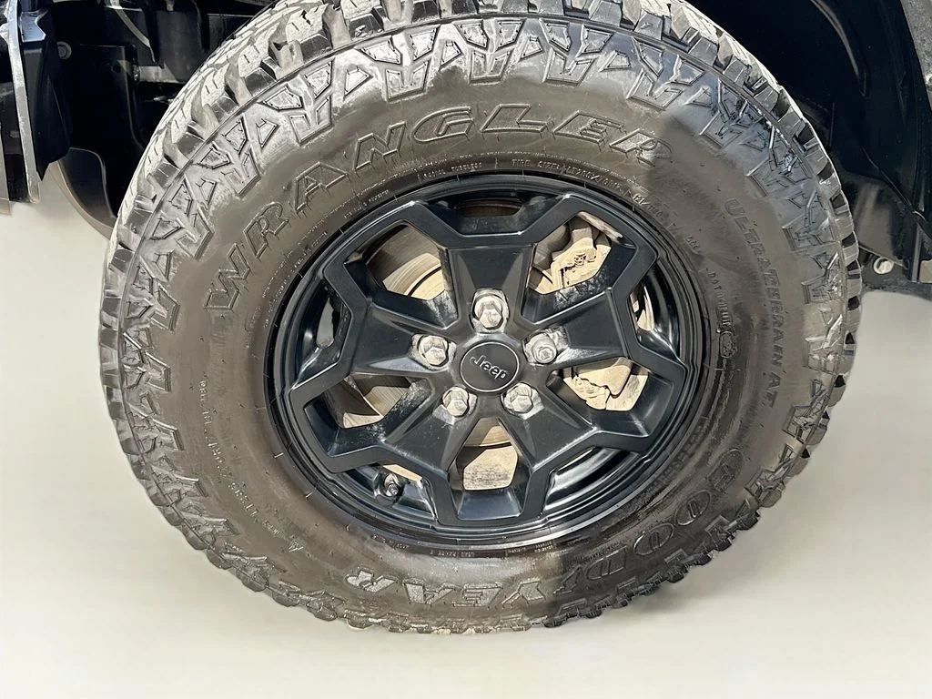 Used 2021 Green Jeep Willys image 39