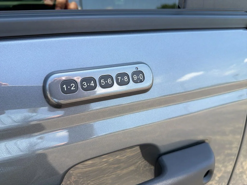 Used 2022 Gray Ford Wildtrak image 13