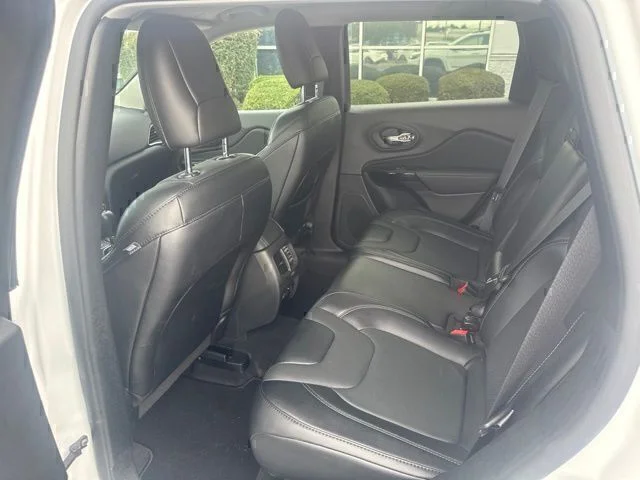 Used 2023 White Jeep Altitude image 19