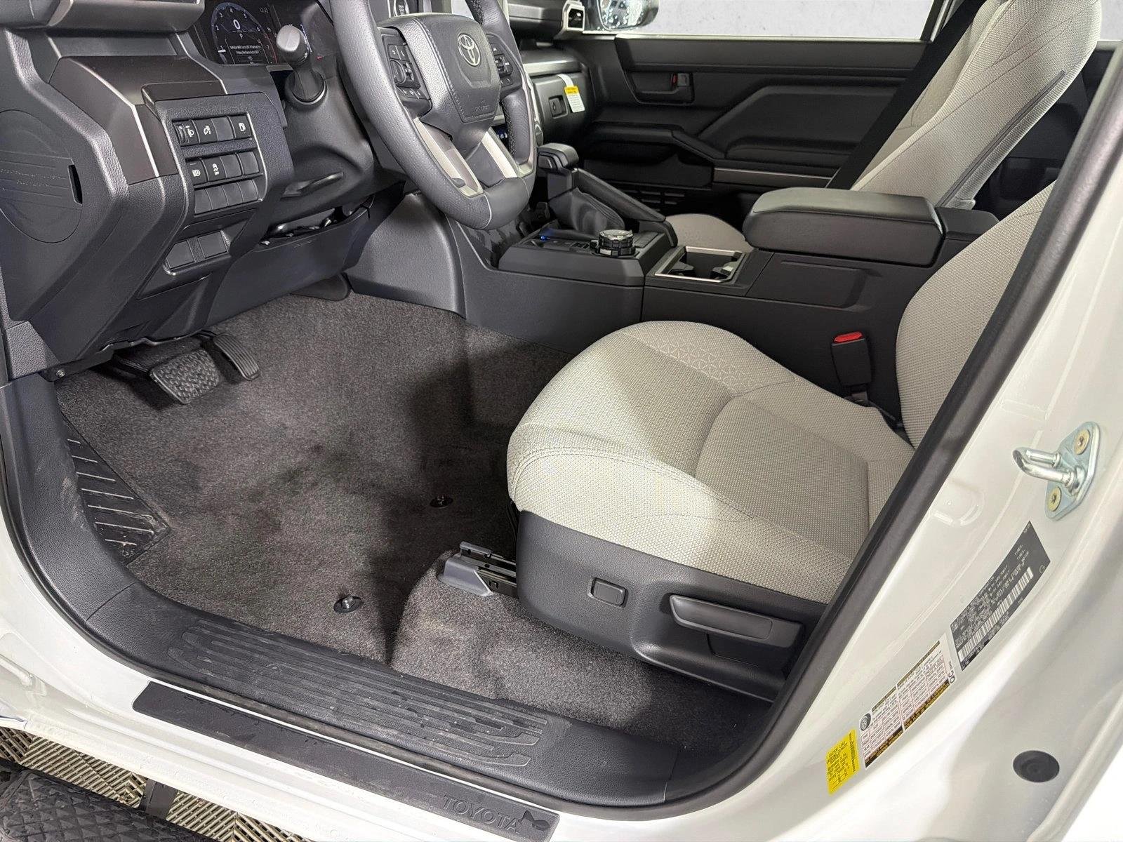 Used 2025 Ice Cap Toyota SR5 image 9
