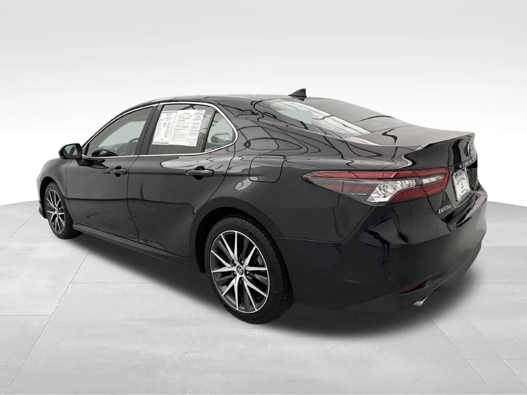 Used 2022 Midnight Black Metallic Toyota XLE image 5