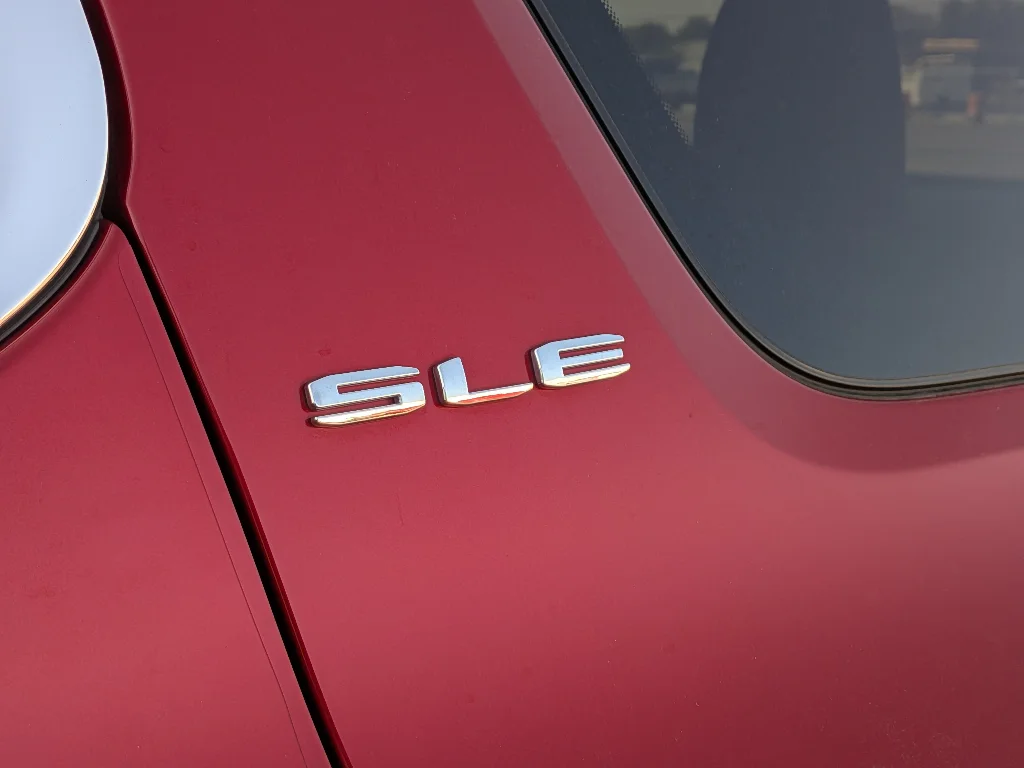 Used 2021 Cayenne Red Tintcoat GMC SLE image 28