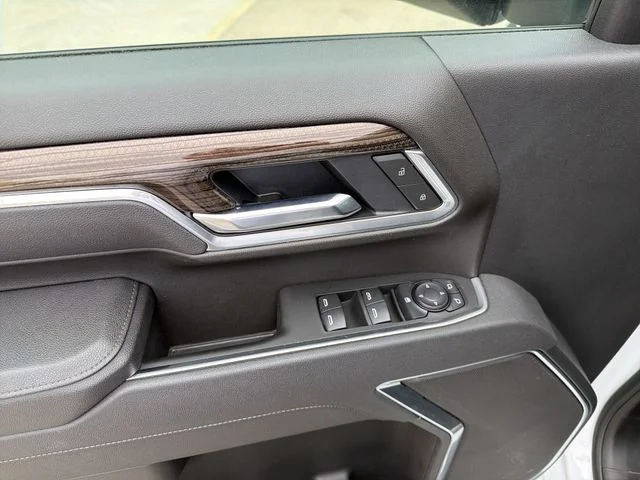 Used 2025 White Chevrolet LT image 15