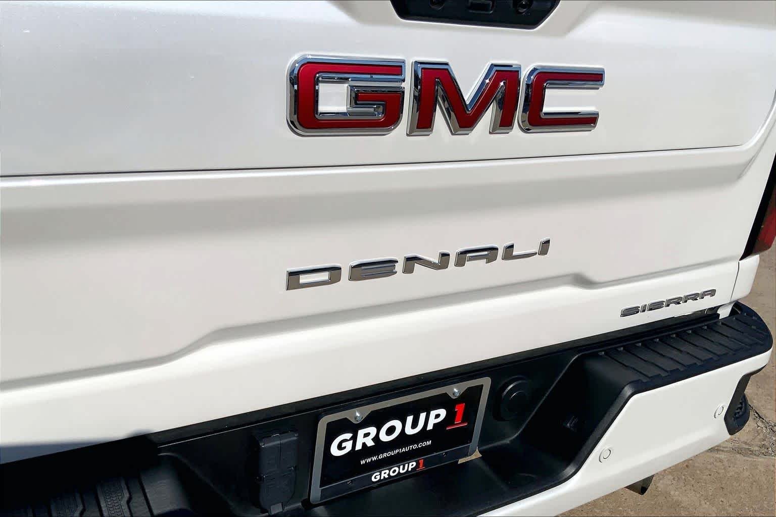 Used 2025 White Frost Tricoat GMC Denali image 29