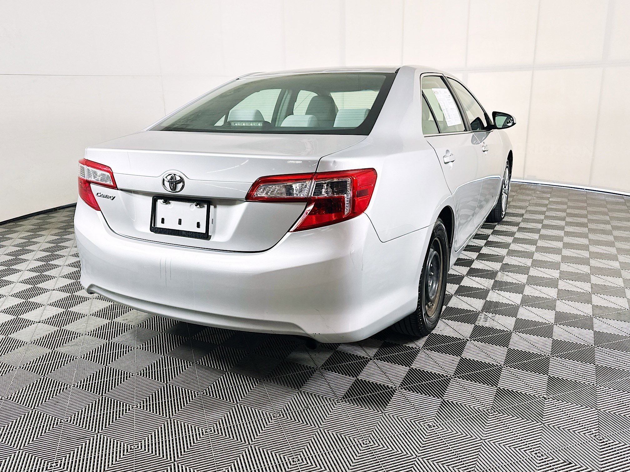 Used 2012 Classic Silver Metallic Toyota L image 3