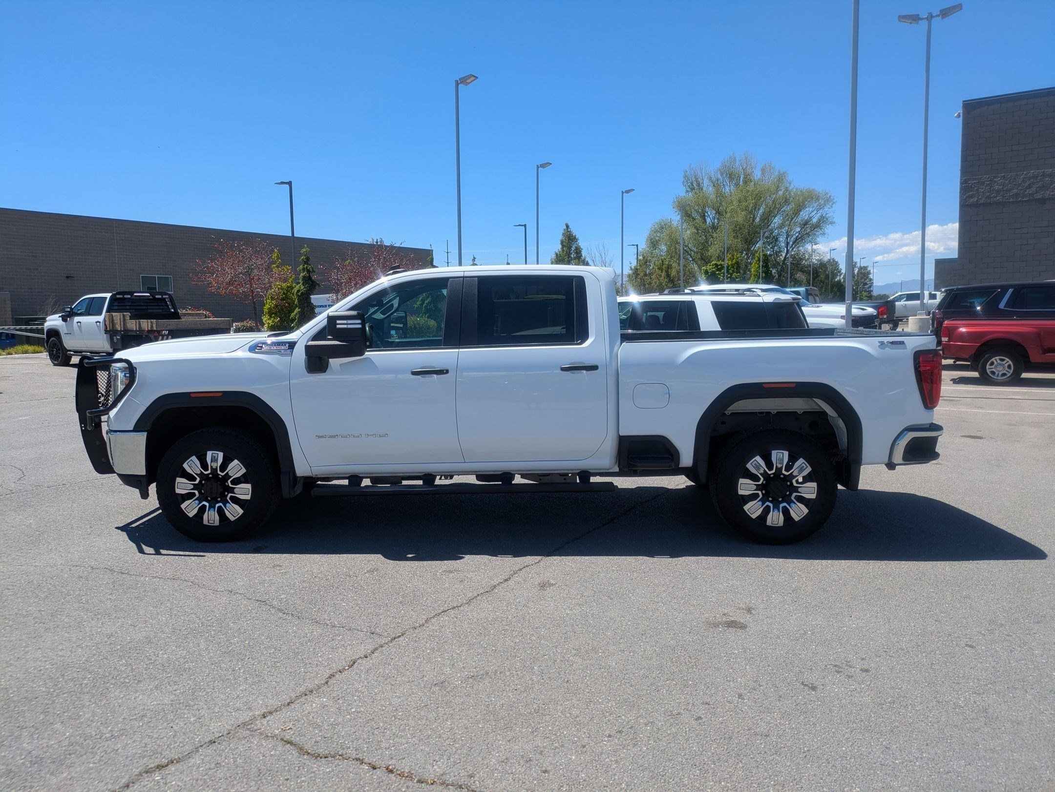 Used 2021 Summit White GMC Base image 7