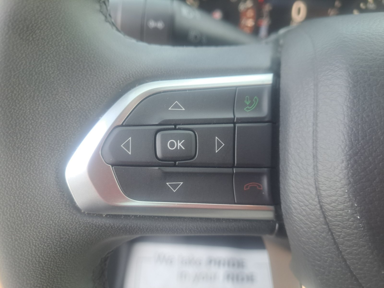 Used 2024 Bright White Clearcoat Jeep Latitude image 24