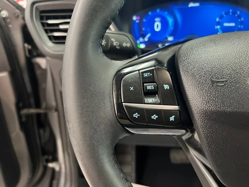 Used 2021 Gray Ford SEL image 25