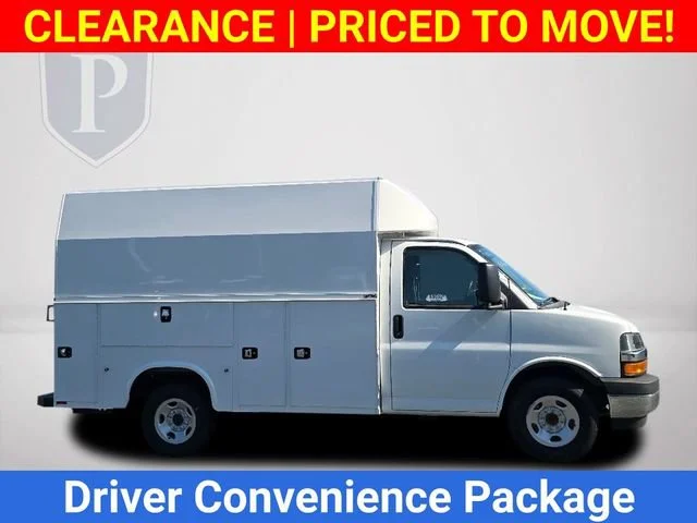 New 2025 Summit White Chevrolet 1WT image 4