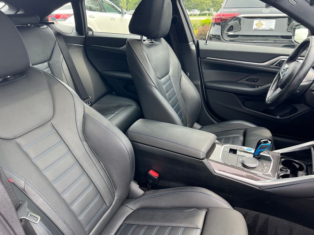 Used 2023 White BMW M50 image 29