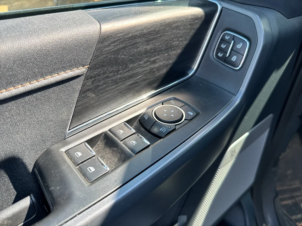 Certified Used 2025 Agate Black Metallic Ford LARIAT image 11