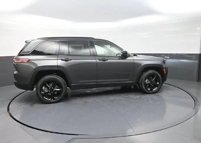 New 2026 Baltic Gray Metallic Clear-Coat Exterior Paint Jeep Limited image 9