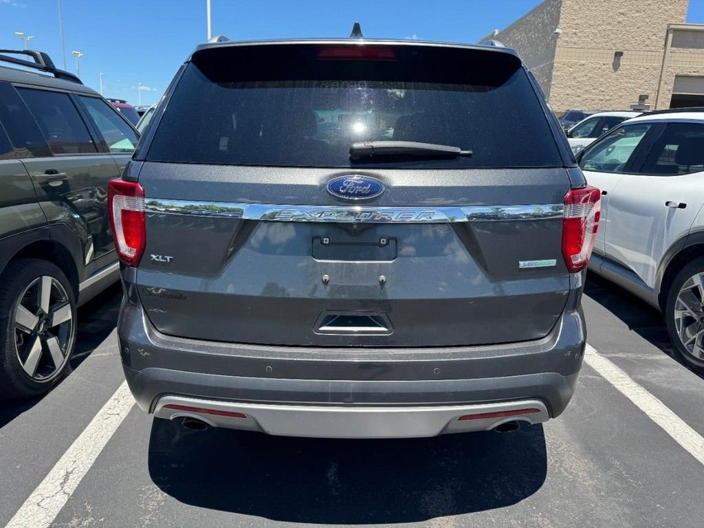 Used 2017 Gray Ford XLT image 3