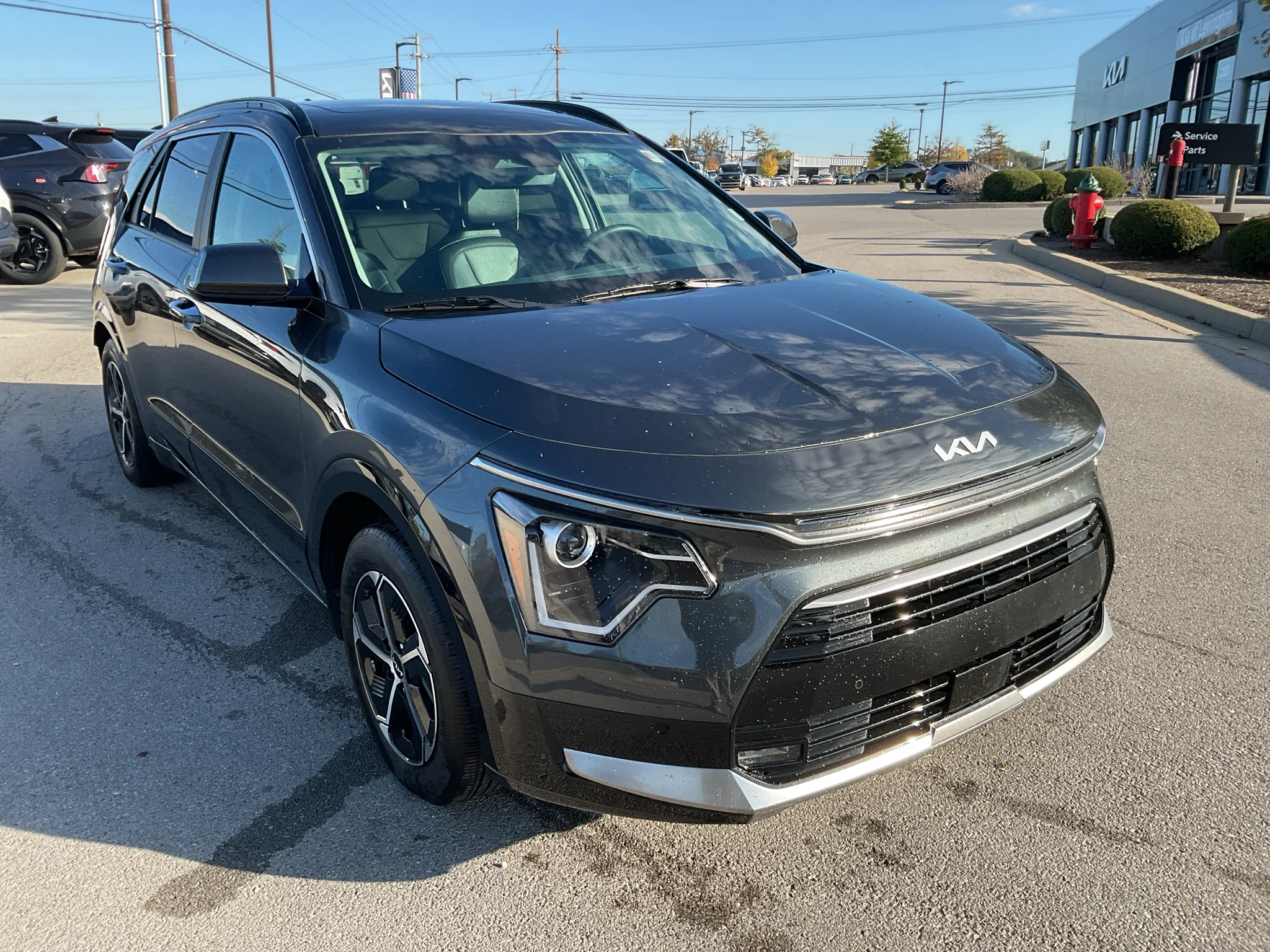 Certified Used 2025 Interstellar Gray Kia SX image 2