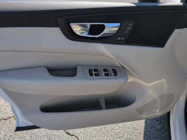 Used 2021 White Volvo T5 Momentum image 12