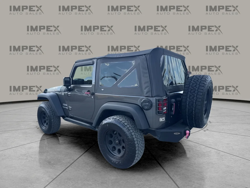 Used 2018 Gray Jeep Sport image 3