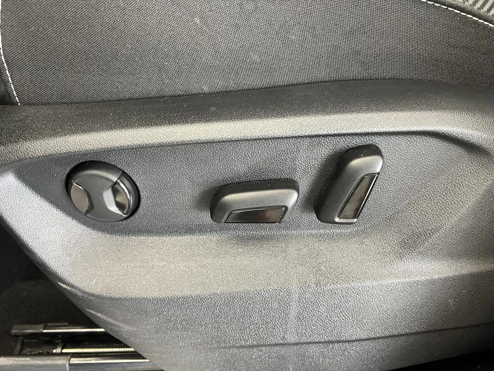 Used 2024  Volkswagen 2.0T SE w/Technology image 8