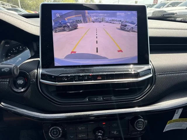 New 2026 White Jeep Latitude image 26