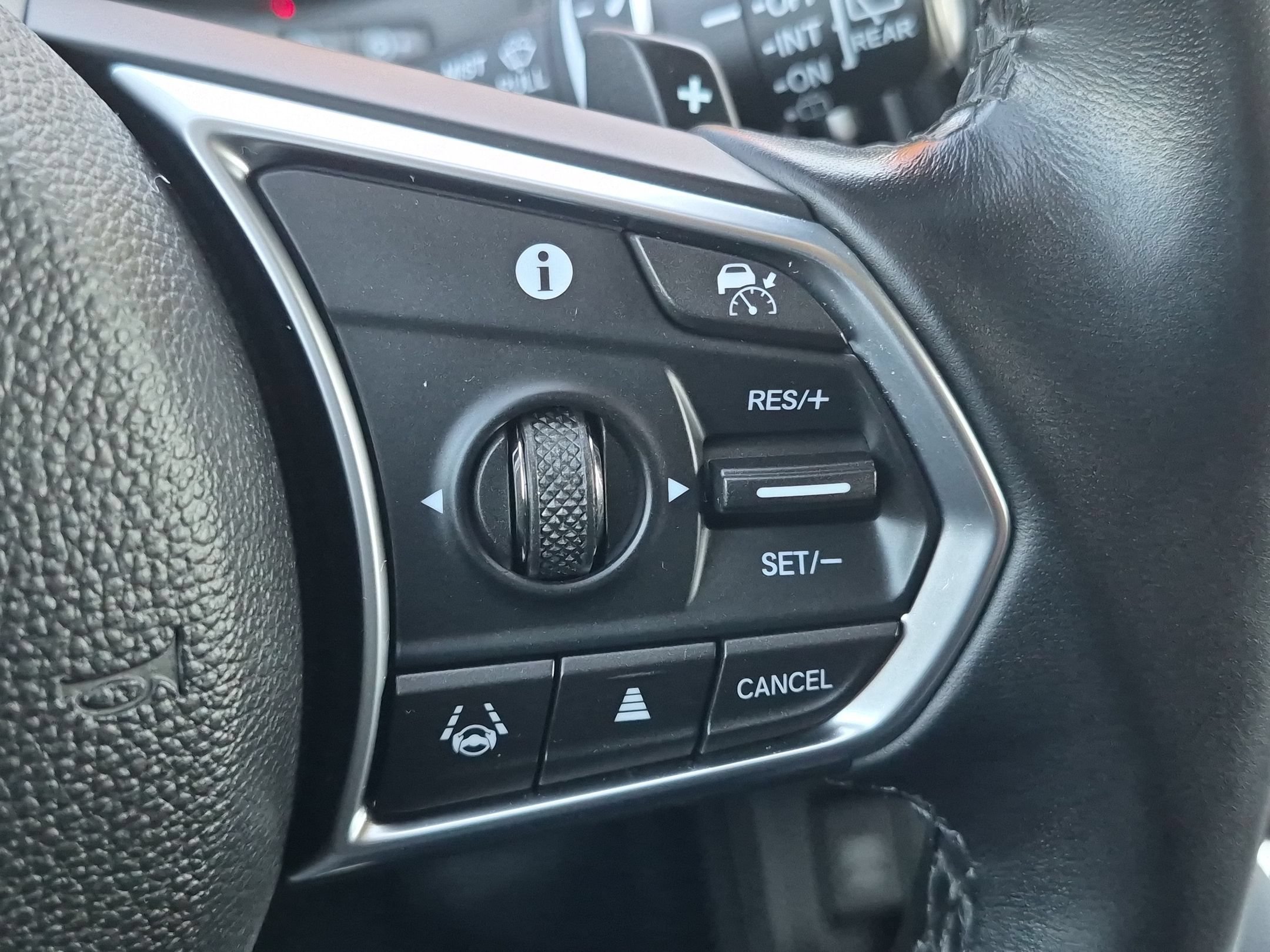 Used 2023 Liquid Carbon Metallic Acura Base SH-AWD image 15