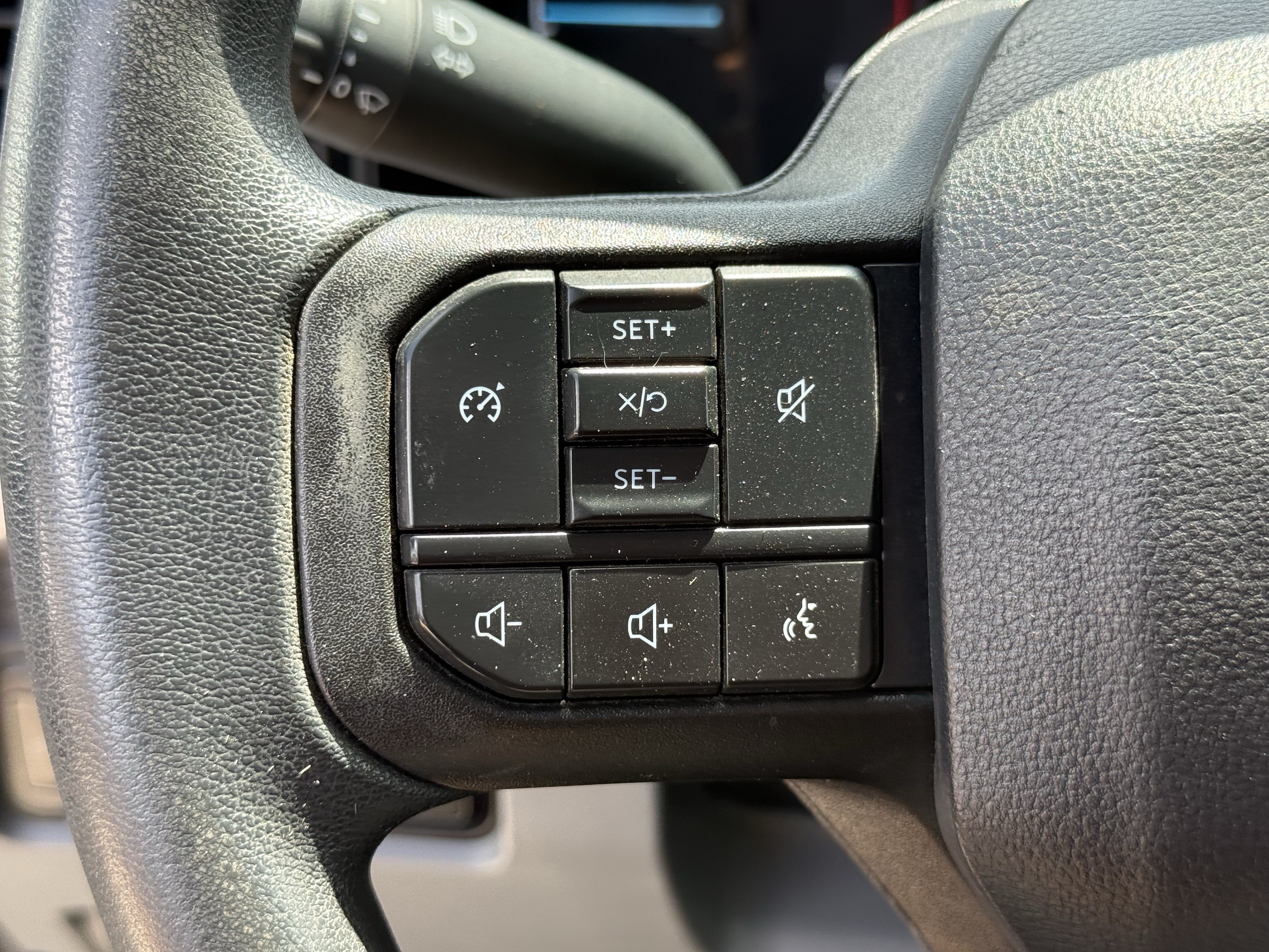 Used 2025 Oxford White Ford XLT image 15