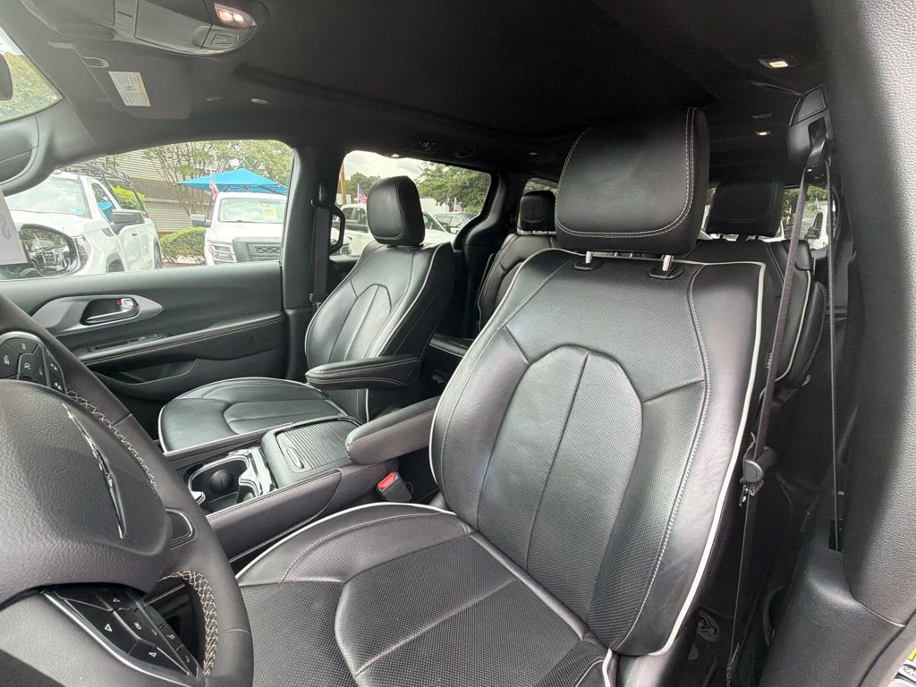 Used 2026 Black Chrysler Limited image 15