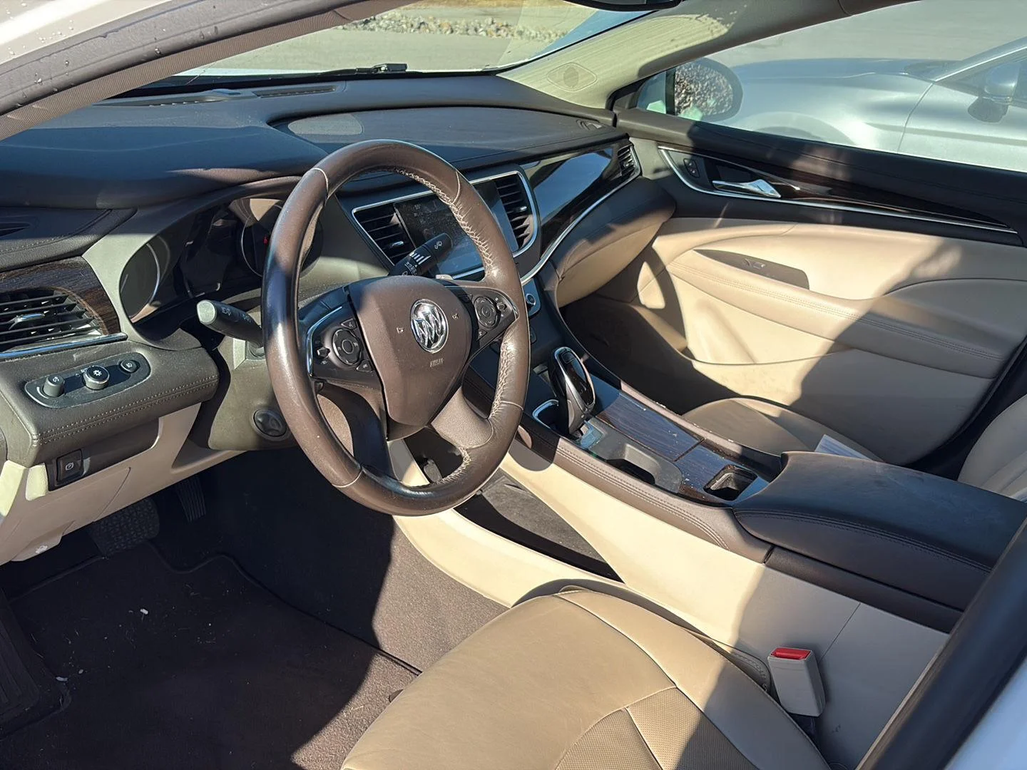 Used 2017 White Frost Tricoat Buick Essence image 4