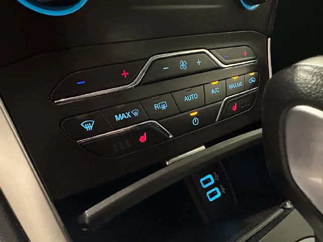 Used 2016 Blue Ford SEL image 12