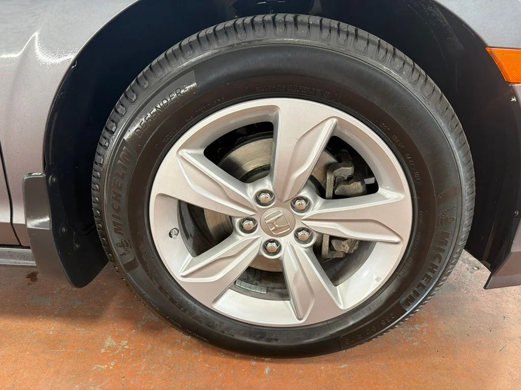 Used 2020 Lunar Silver Metallic Honda EX-L image 11