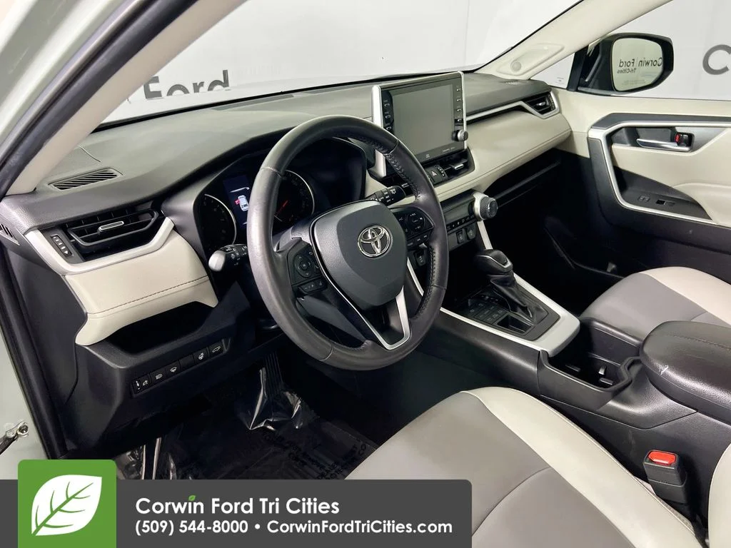 Used 2022 Gray Toyota XLE Premium image 3