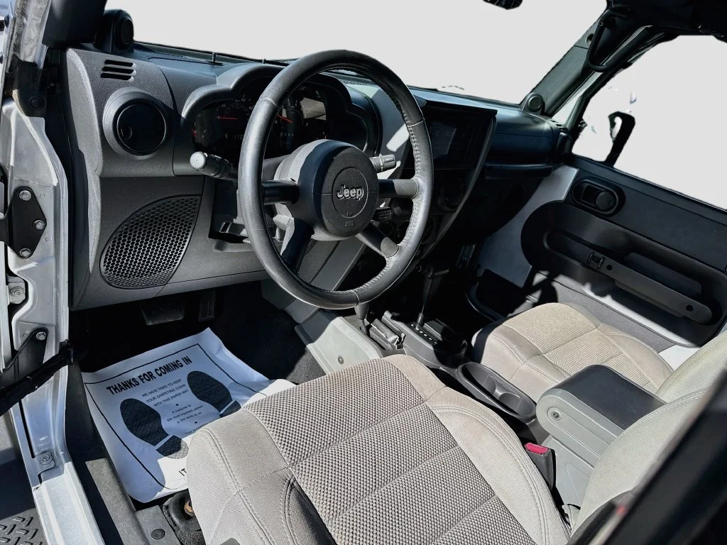 Used 2007 Silver Jeep X image 9