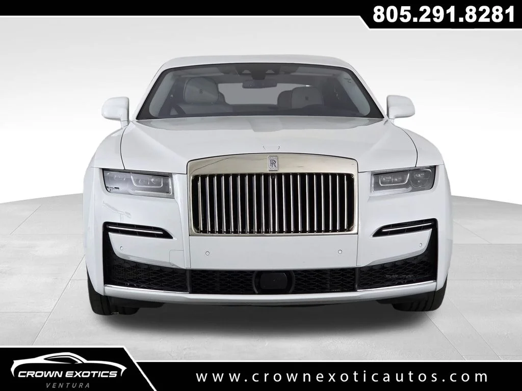 Used 2021  Rolls-Royce Base image 2