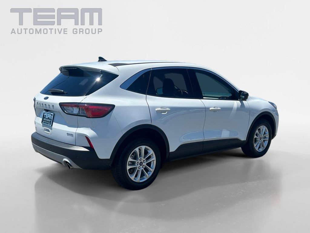 Used 2022 White Ford SE image 7