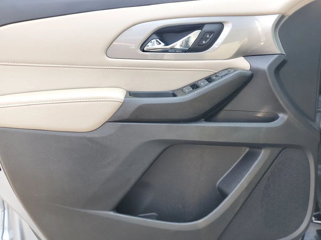 Used 2023 STERLING GRAY METALLIC Chevrolet LS image 22