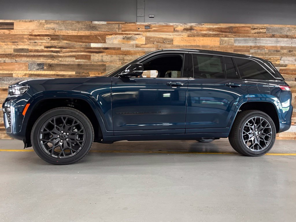 New 2027 Fathom Blue Pearl-Coat Paint Jeep Summit image 15