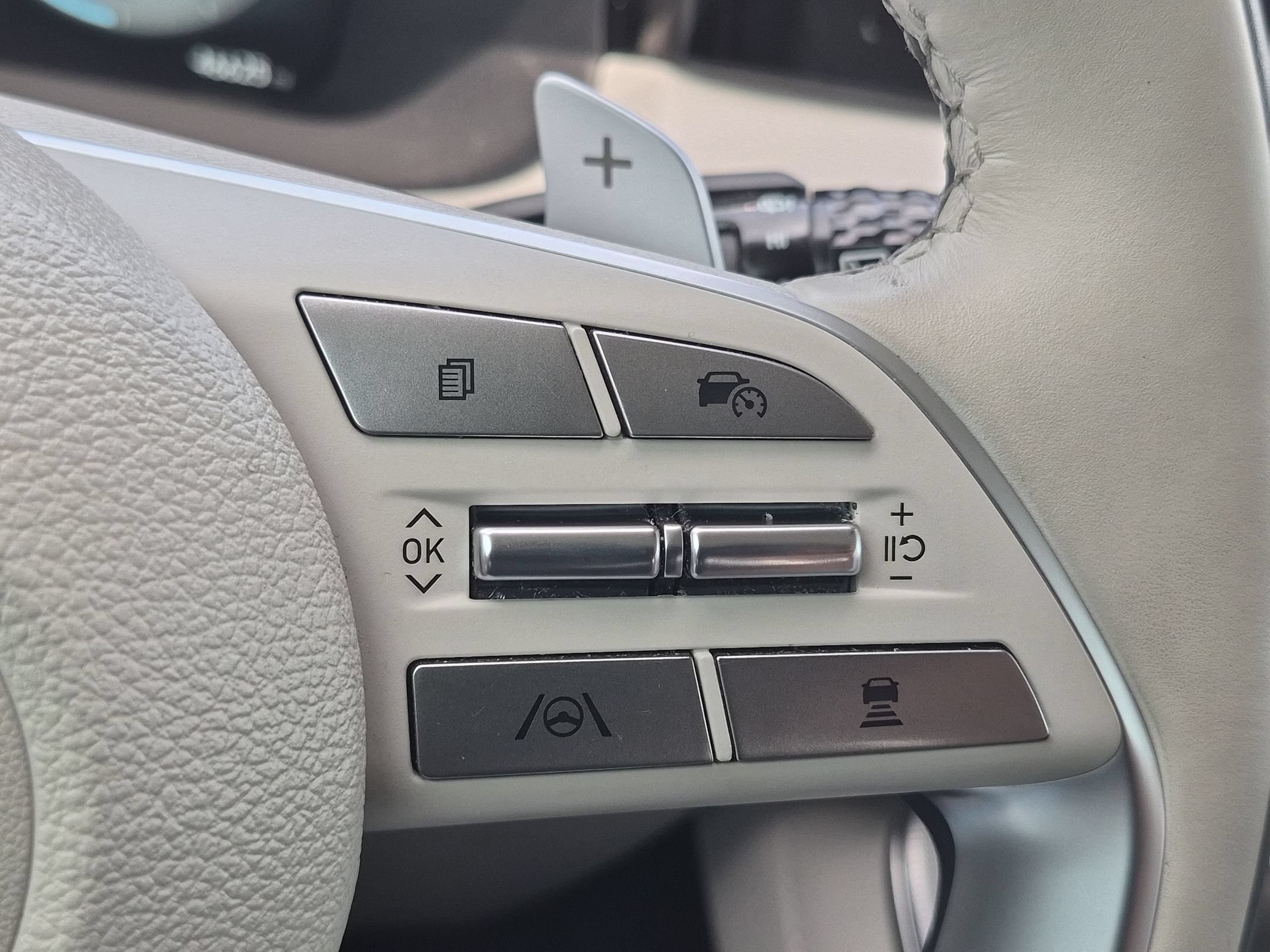 Used 2023 Hyper White Hyundai Calligraphy image 15