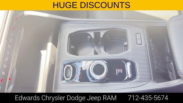 New 2026 Bright White Clear-Coat Exterior Paint Jeep Limited image 24