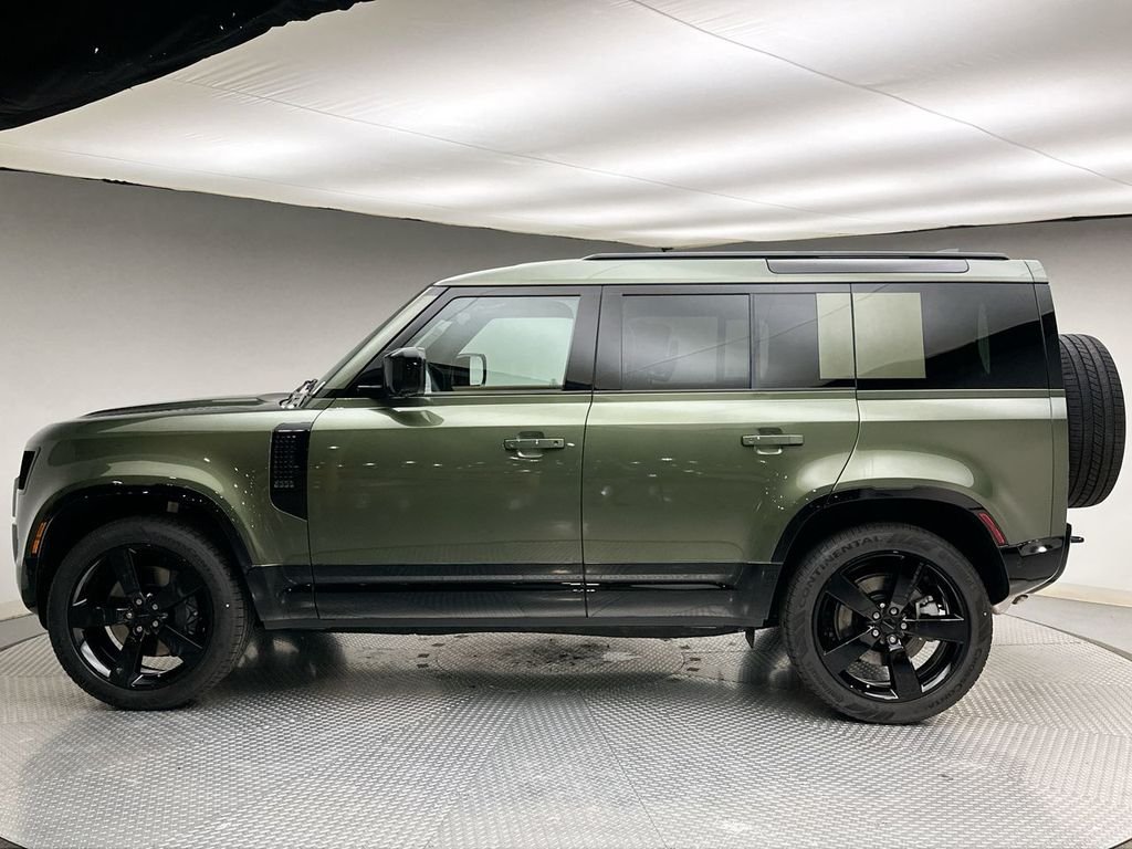 New 2026 Woolstone Green Land Rover X-Dynamic SE image 2