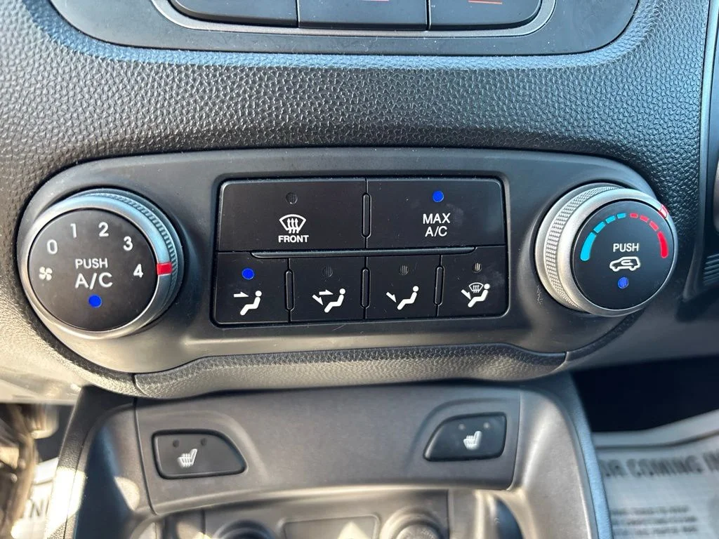 Used 2015 Gray Hyundai SE image 20