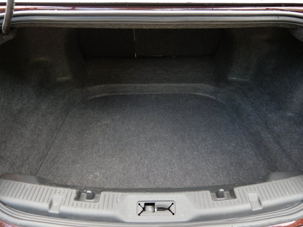Used 2010 Red Ford SEL image 9
