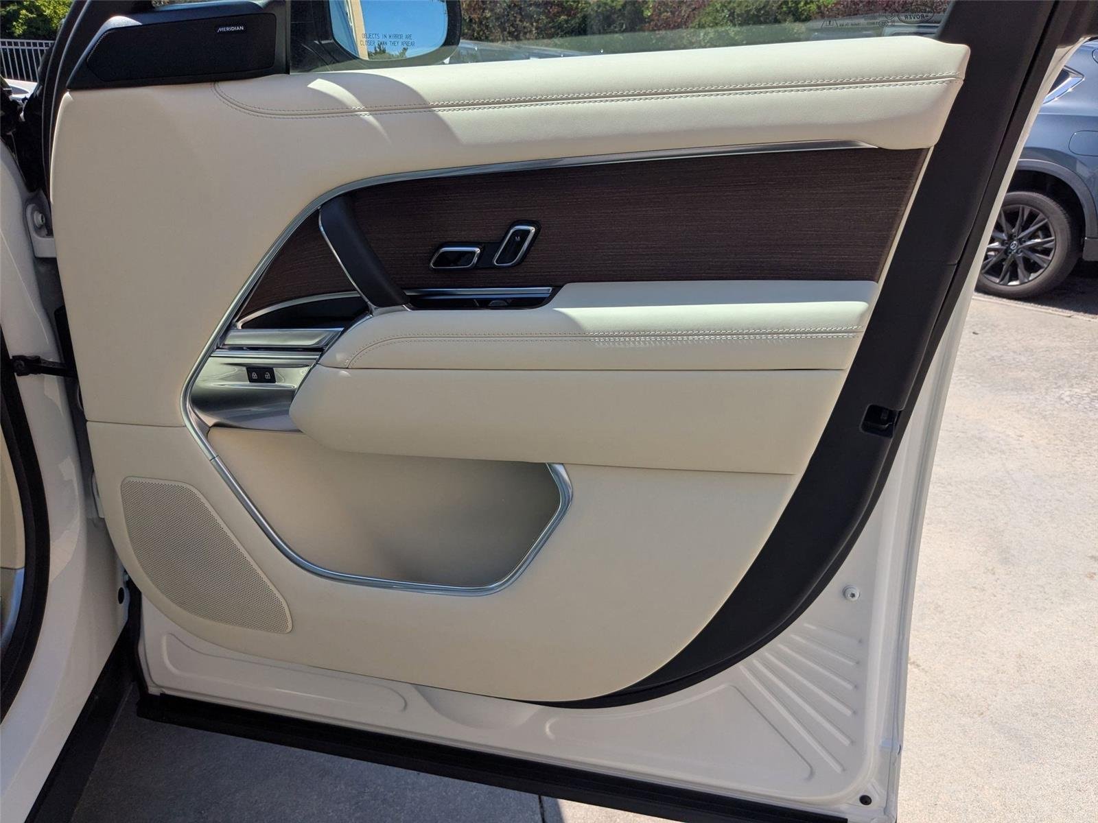 New 2026 Icy White Land Rover SE image 29