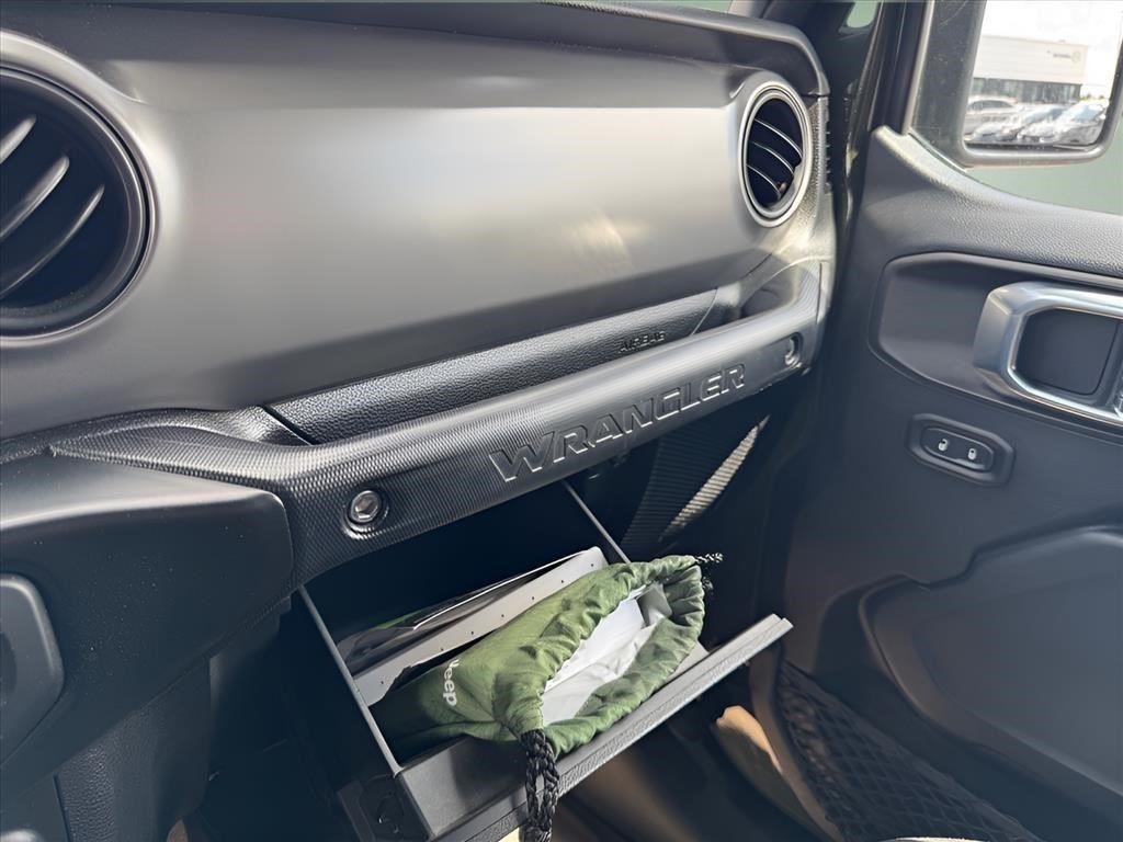 Used 2021  JEEP SPOR image 30